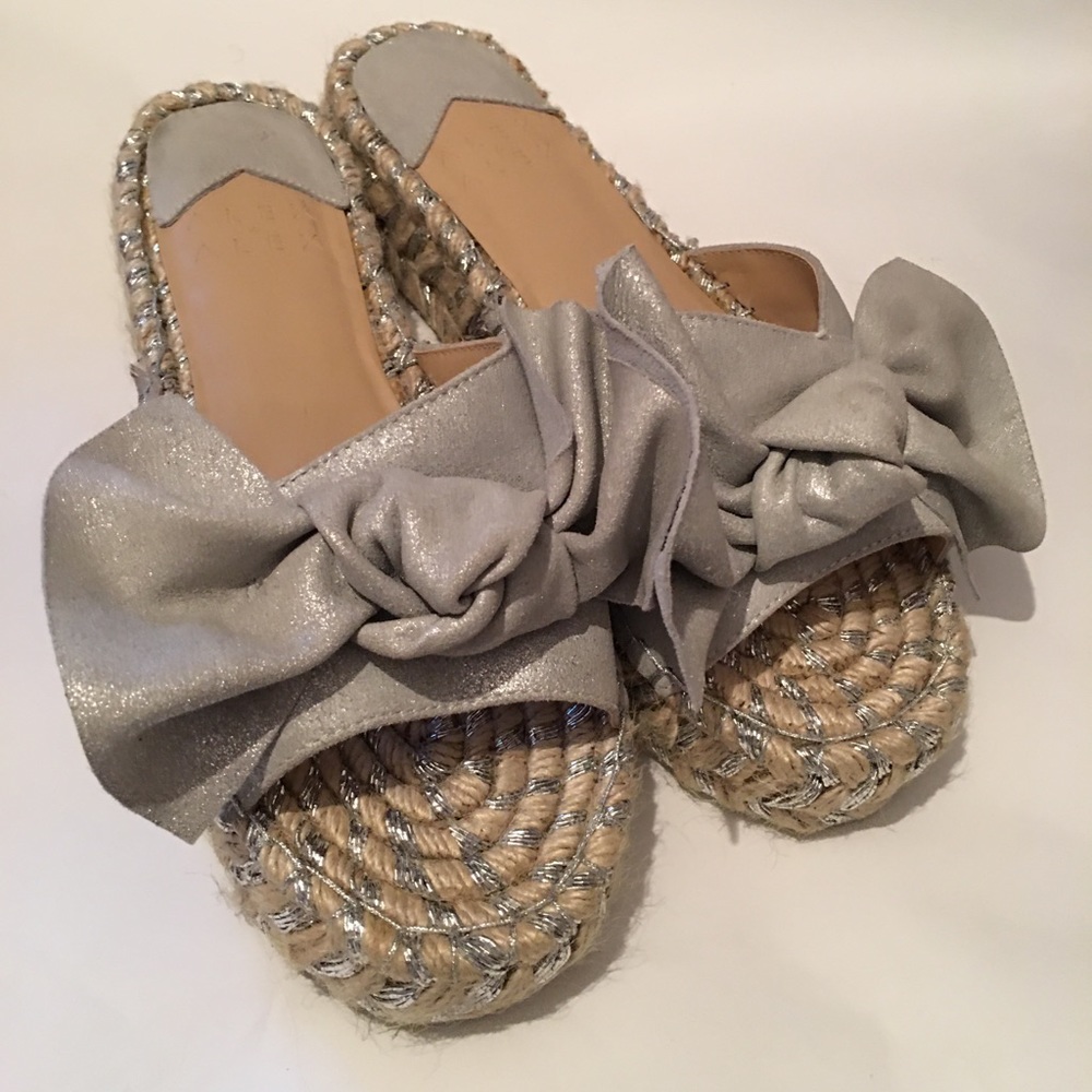 Alex &!Alex Bow tie sandals.  Silver threading